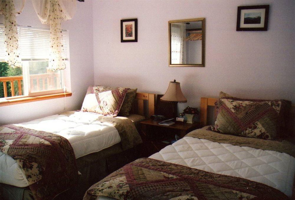 A Mooseberry Inn B&B Slana ภายนอก รูปภาพ